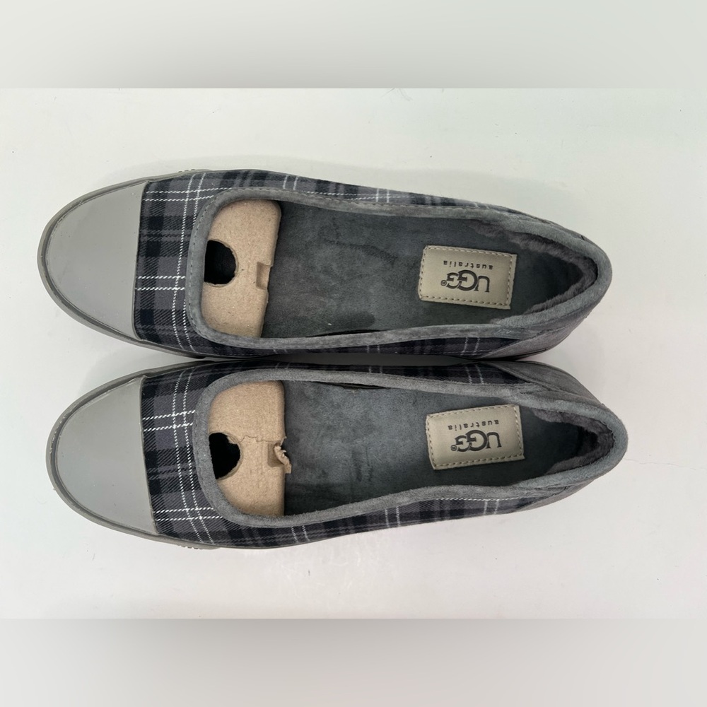 Women’s Neeman Ugg Slip On Shows Size 7.5